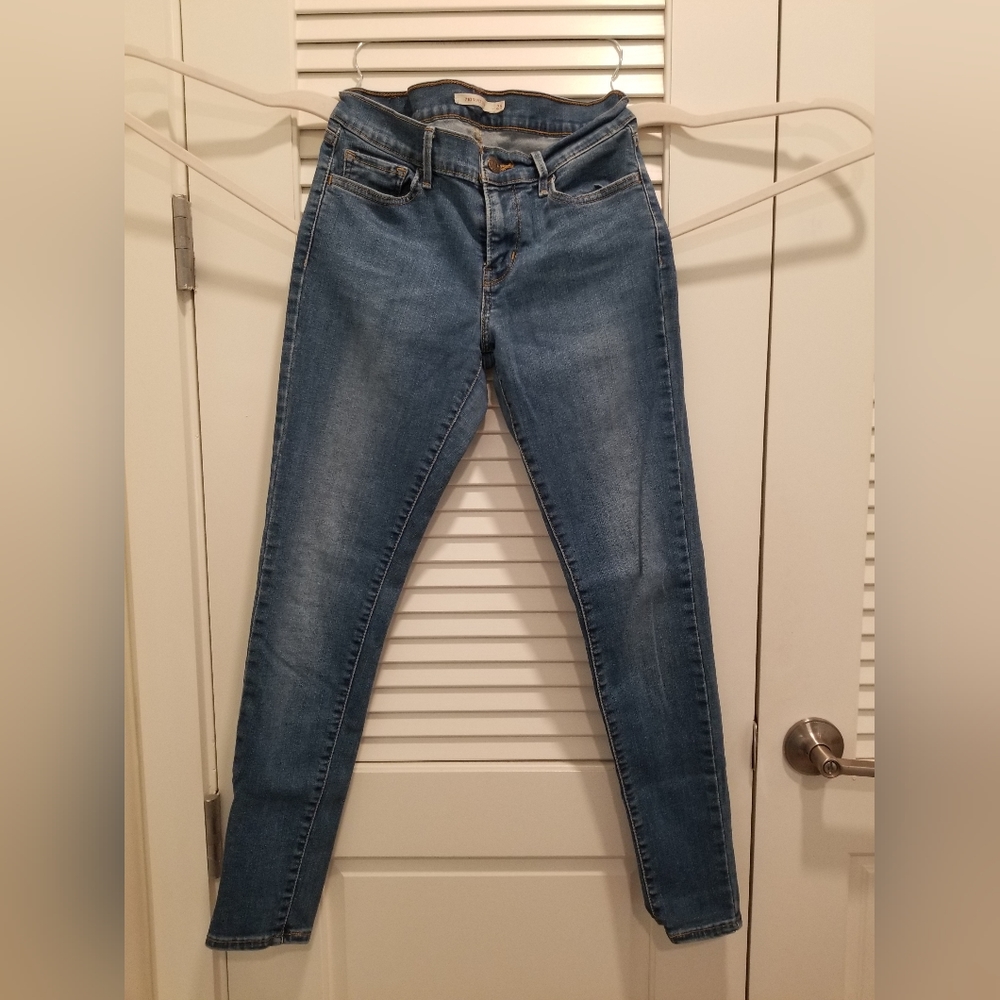 Levi's 710 Super Skinny Jeans. Width 28. Length 28.